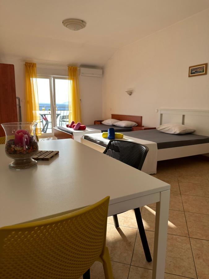 Apartments Badnje Dramalj Esterno foto